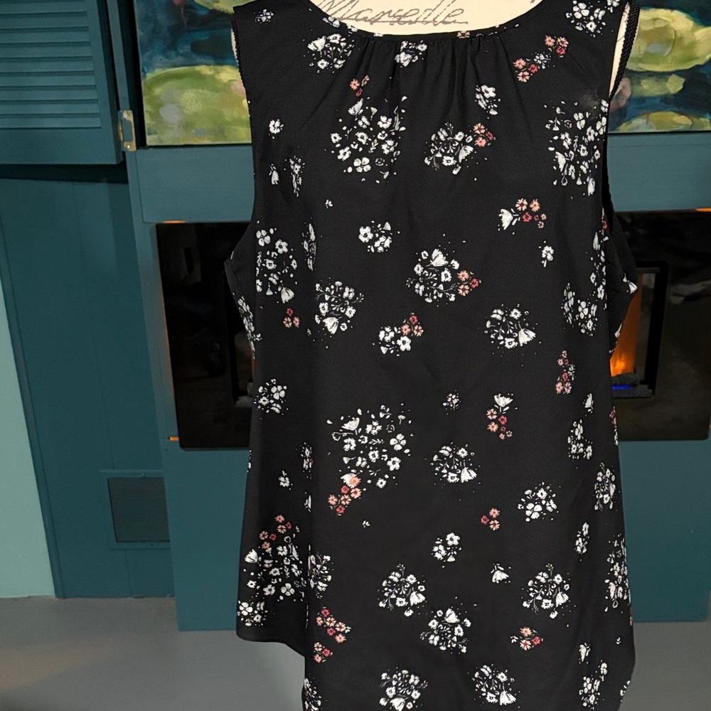 CAbi Black and White Floral Sleeveless Top